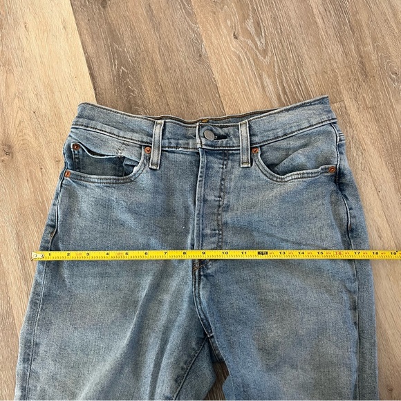 Levis Denim Jeans Size 31 with distressed knees high rise button fly light wash - Picture 6 of 12